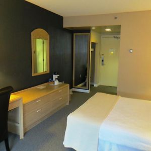 Superior Room One Queen Bed